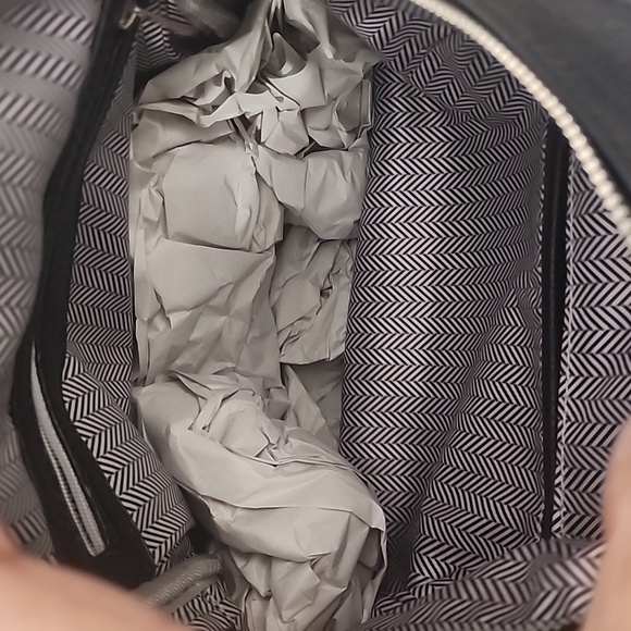 NWOT Adjustable Straps Small Backpack Black Gold - Picture 3 of 3